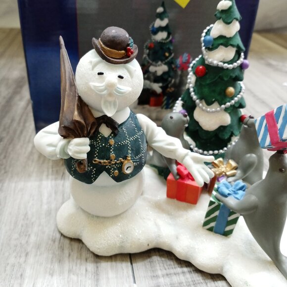 Rudolph Island of Misfits Enesco Deluxe Figure "Have a Holly Jolly Christmas" - Picture 2 of 9